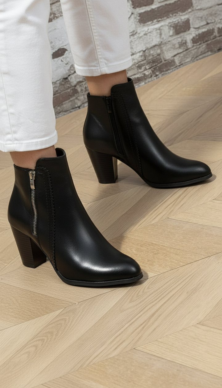ELEGANT BOOTS WITH HEEL AND ZIP