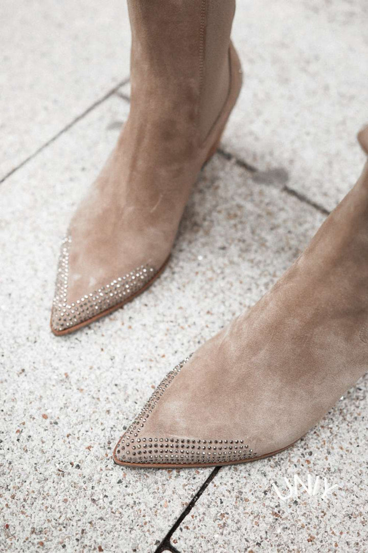 WESTERN ELEGANCE ANKLE BOOT