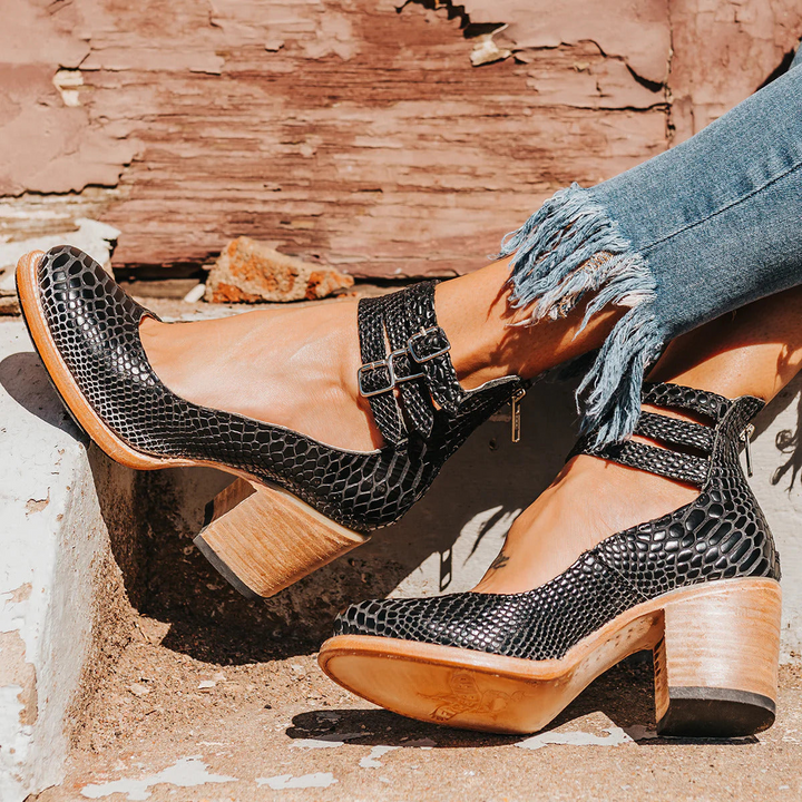HEEL WITH STRAPS