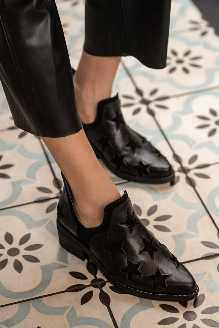CONTEMPORARY ANKLE BOOT