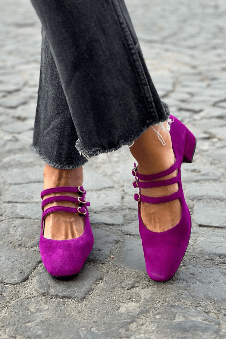 DECOLLETE WITH THREE STRAPS