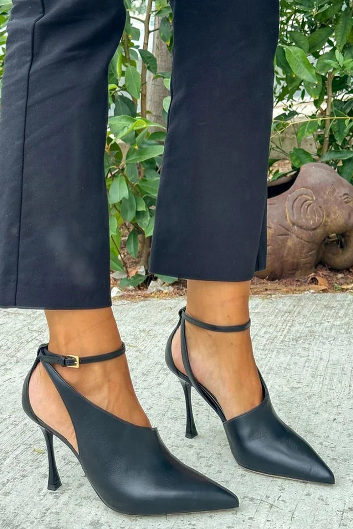 POINTED TOE PUMP WITH ANKLE STRAP