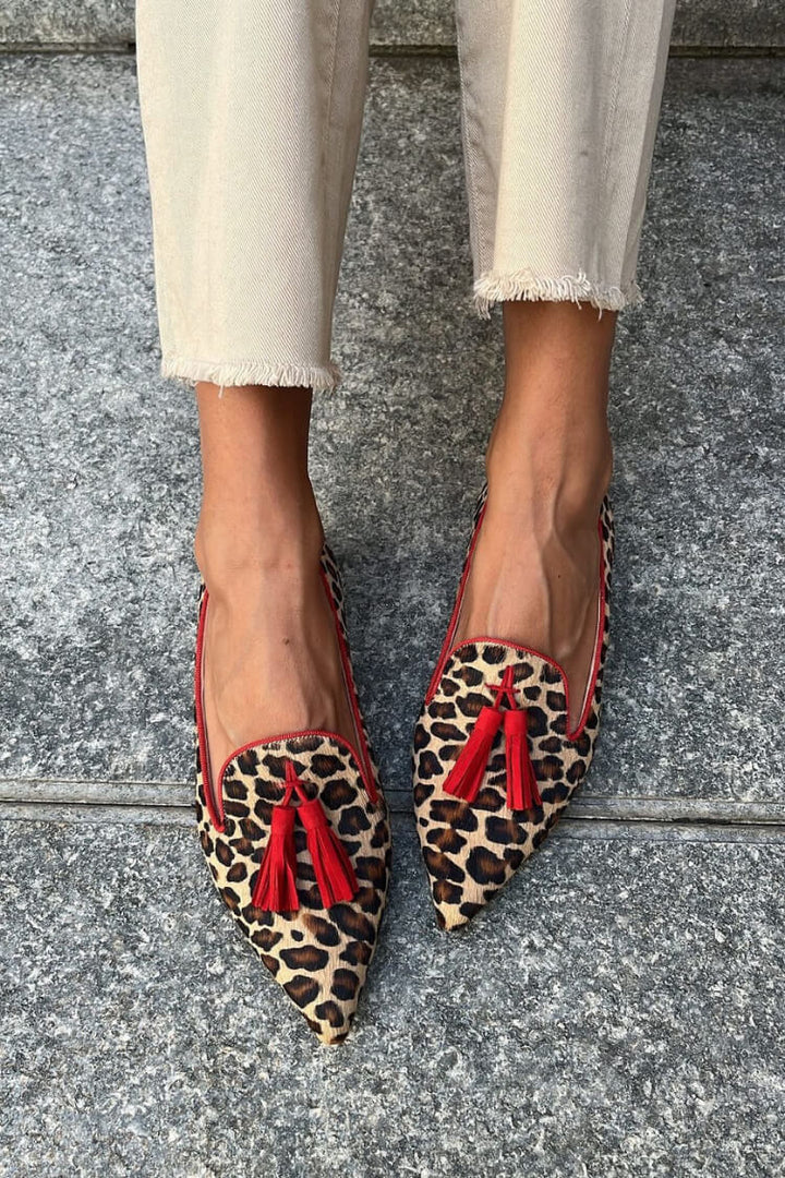 POINTED LOAFERS WITH FRINGE DETAILS