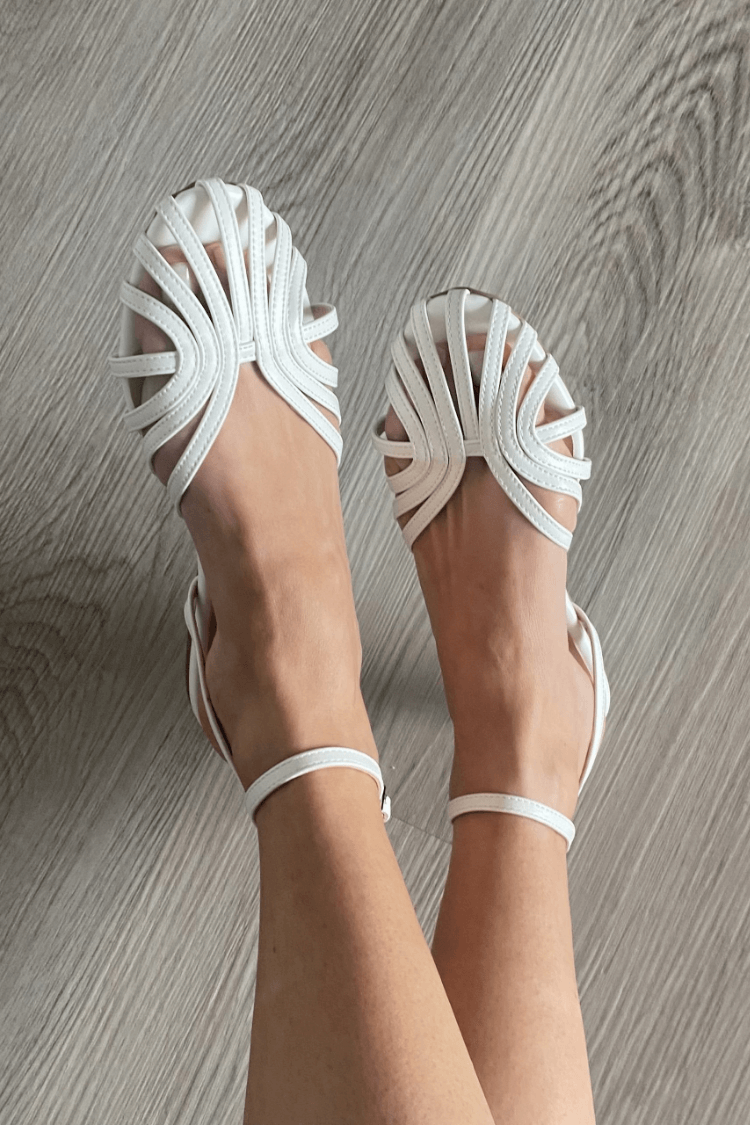 FLAT WOVEN SANDAL