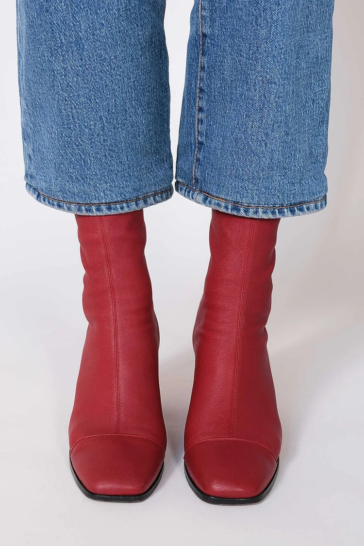 MODERN TUBULAR ANKLE BOOT