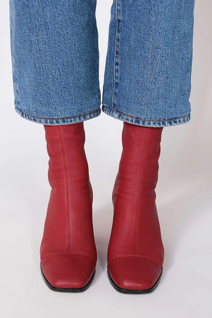 MODERN TUBULAR ANKLE BOOT