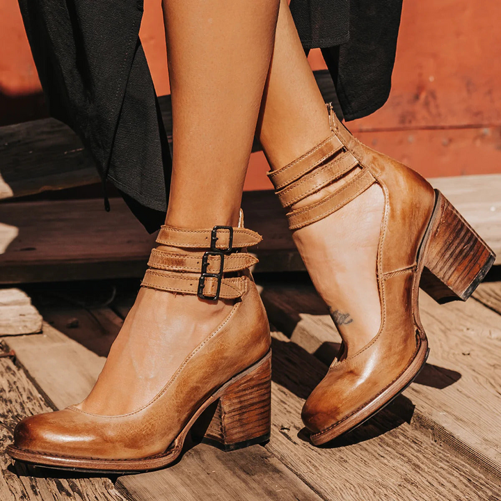 HEEL WITH STRAPS