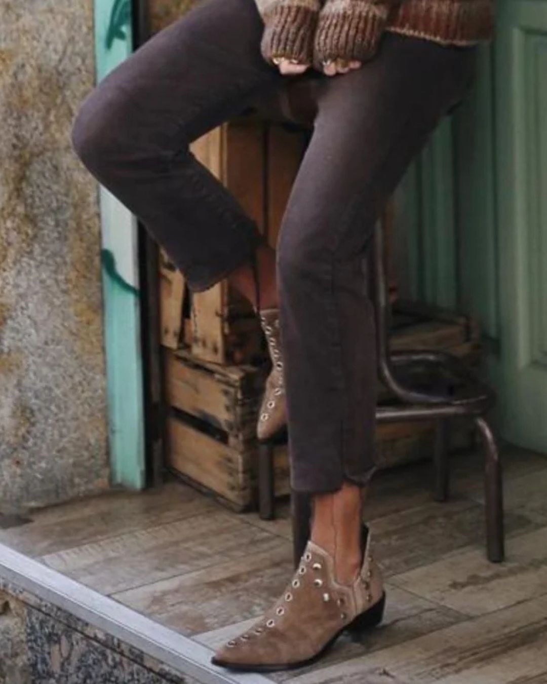 ANKLE BOOT WITH DECORATIVE DETAILS