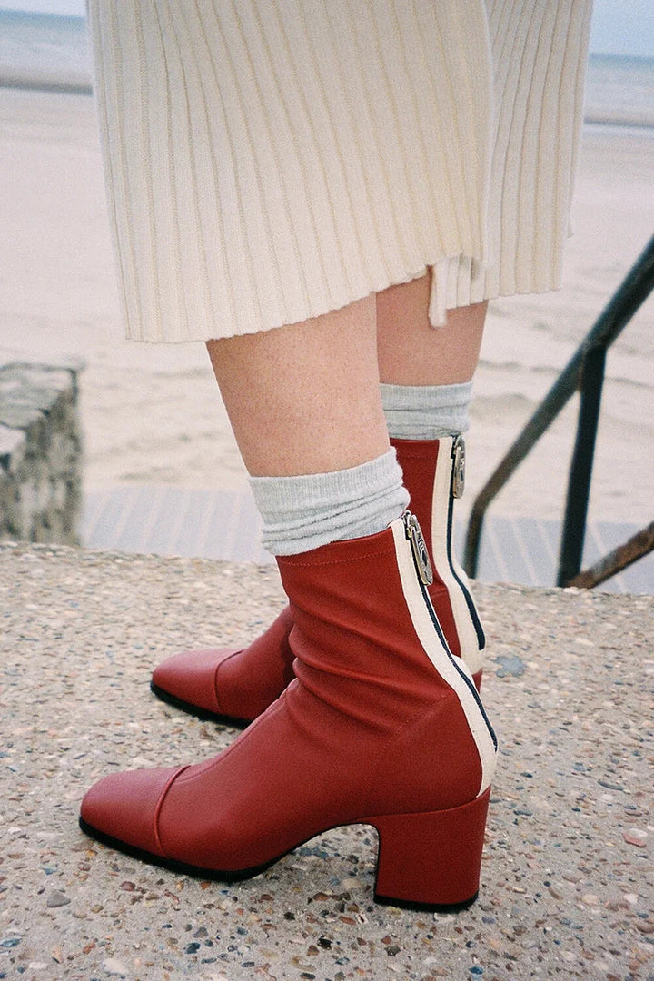 MODERN TUBULAR ANKLE BOOT