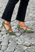 DECOLLETE SLINGBACK WITH THIN STRAP