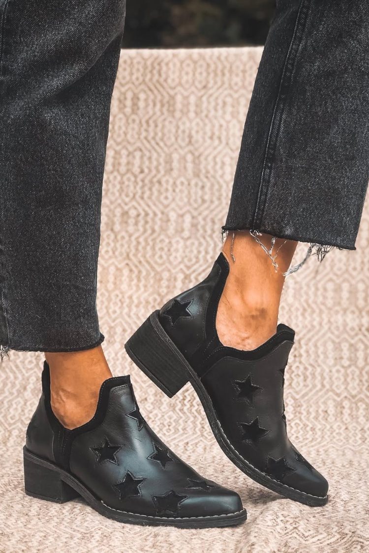 CONTEMPORARY ANKLE BOOT