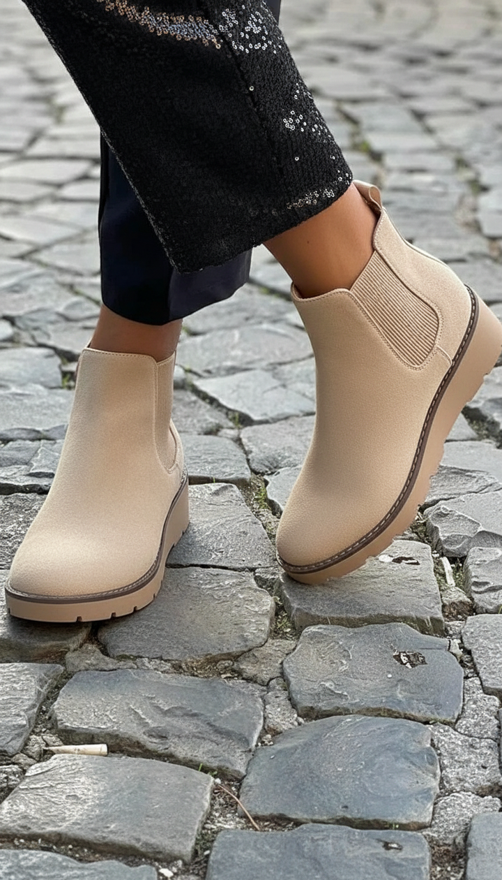 CHELSEA ANKLE BOOT WITH COMFORT WEDGE