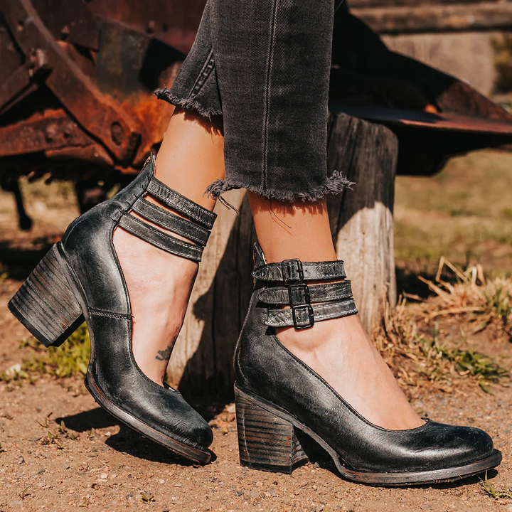 HEEL WITH STRAPS
