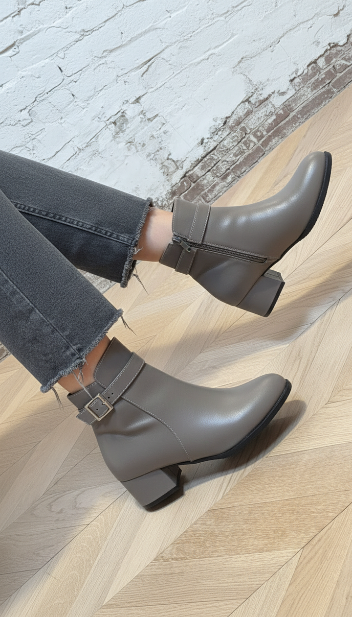 ELEGANT ANKLE BOOT WITH MEDIUM HEEL