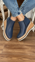 PLATFORM BOOTS WITH ZIP