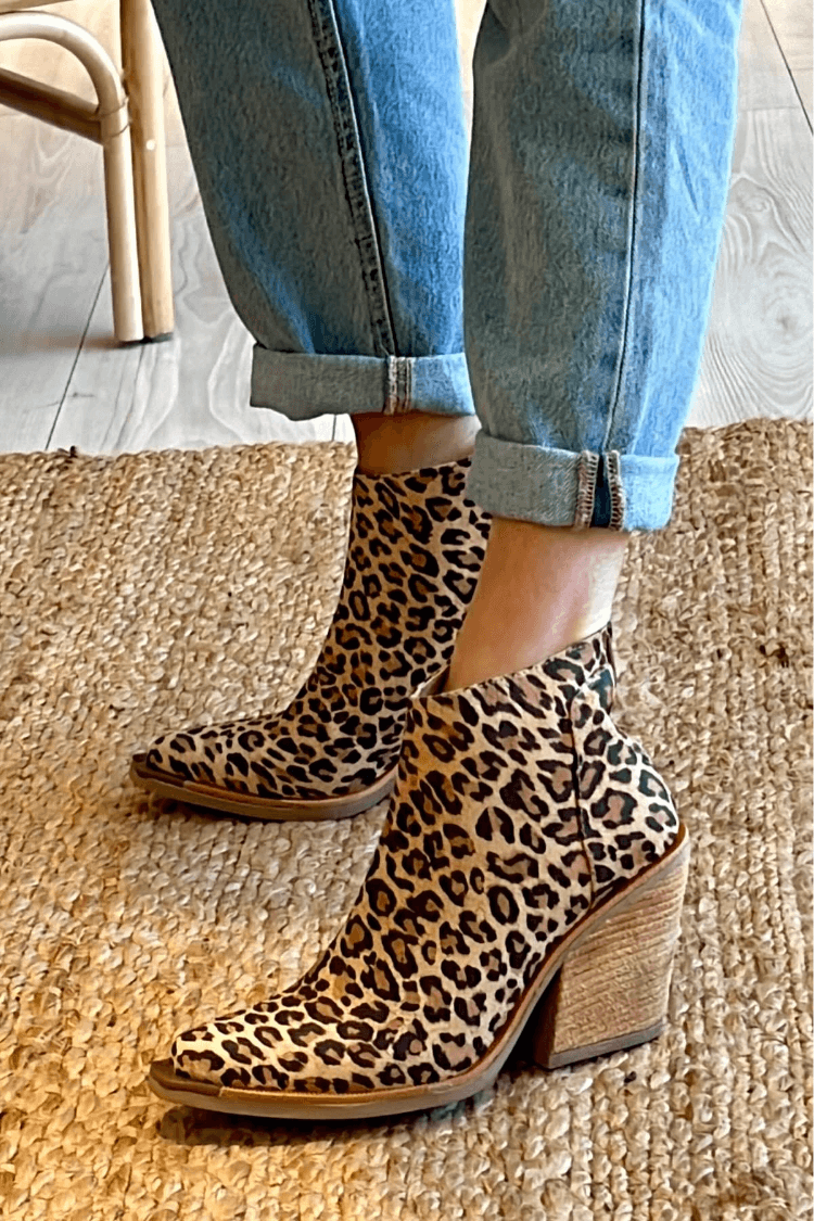 TEXAS ANKLE BOOT WITH POINTED TOE