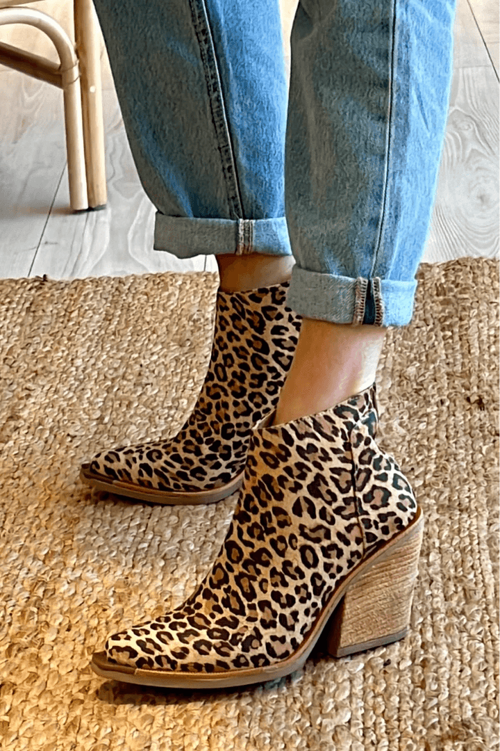 TEXAS ANKLE BOOT WITH POINTED TOE