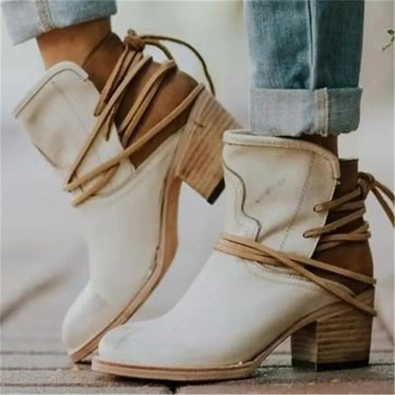 COUNTRY BOOTS WITH HEEL AND LACE DETAIL