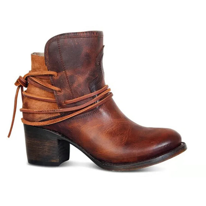 COUNTRY BOOTS WITH HEEL AND LACE DETAIL