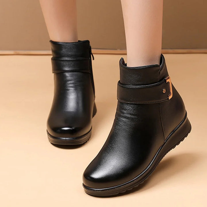 CLASSIC ANKLE BOOT WITH BUCKLE DETAIL
