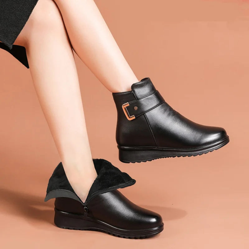 CLASSIC ANKLE BOOT WITH BUCKLE DETAIL