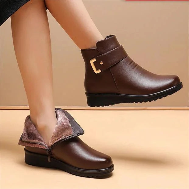 CLASSIC ANKLE BOOT WITH BUCKLE DETAIL