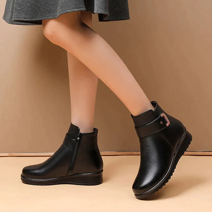 CLASSIC ANKLE BOOT WITH BUCKLE DETAIL