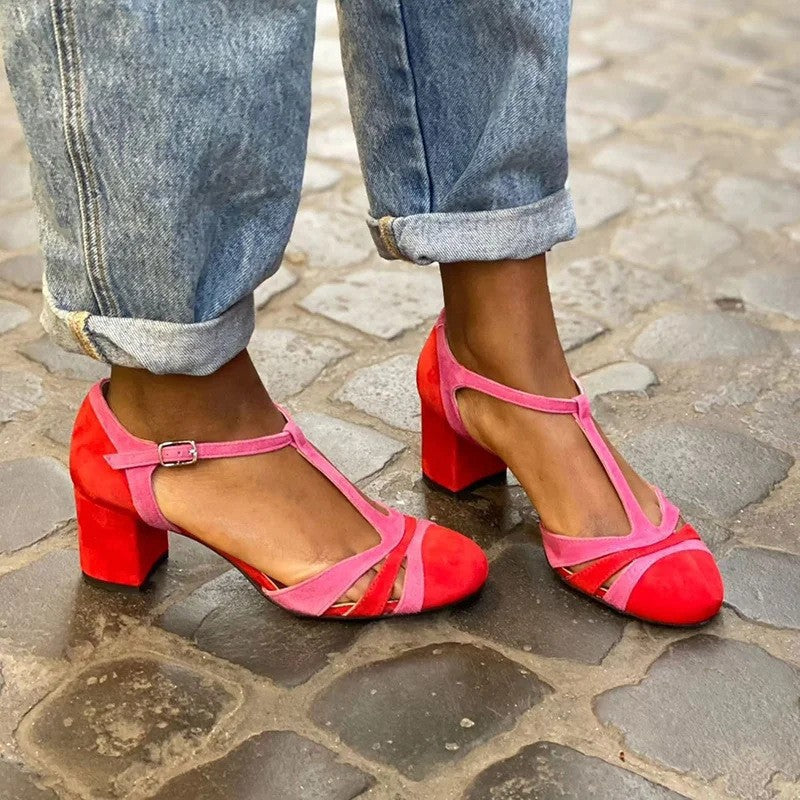 SHOE WITH T-STRAP AND STABLE HEEL