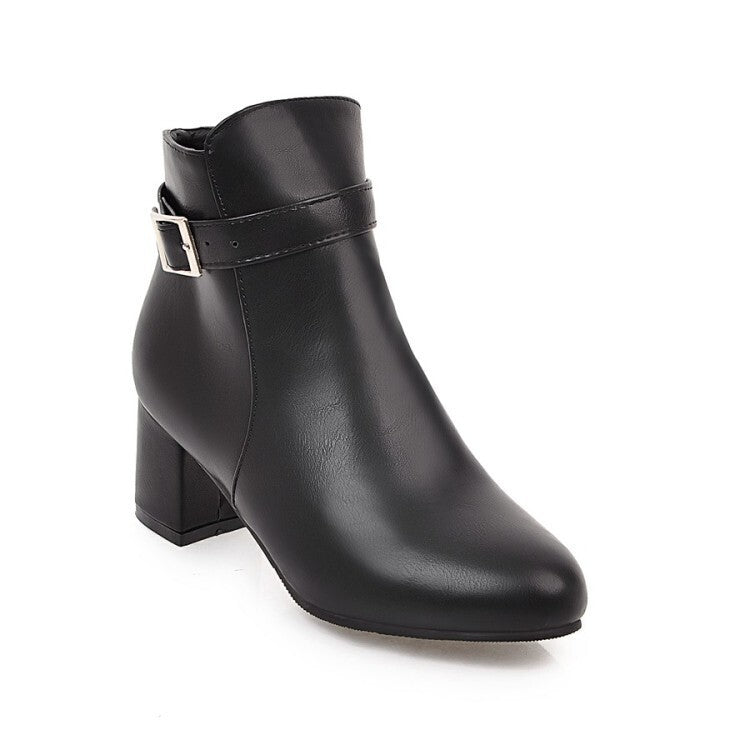ELEGANT ANKLE BOOT WITH BUCKLE