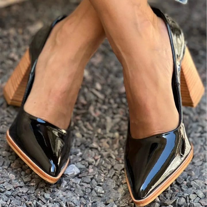 POINTED TOE PUMP WITH GEOMETRIC HEEL