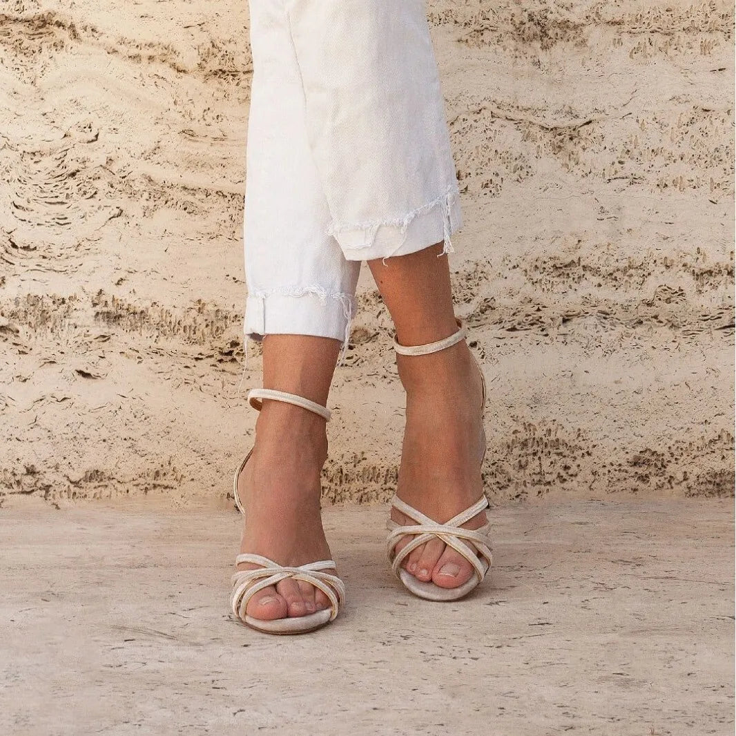 ELEGANT SANDAL WITH MEDIUM HEEL