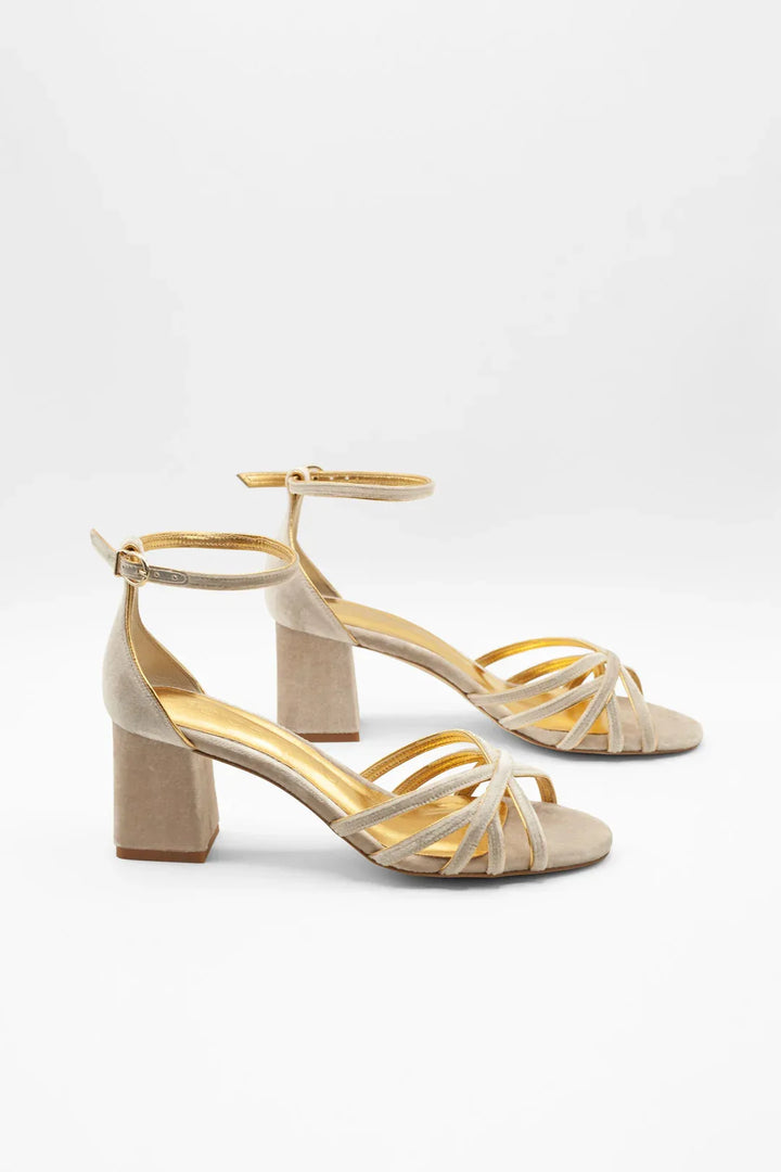 ELEGANT SANDAL WITH MEDIUM HEEL