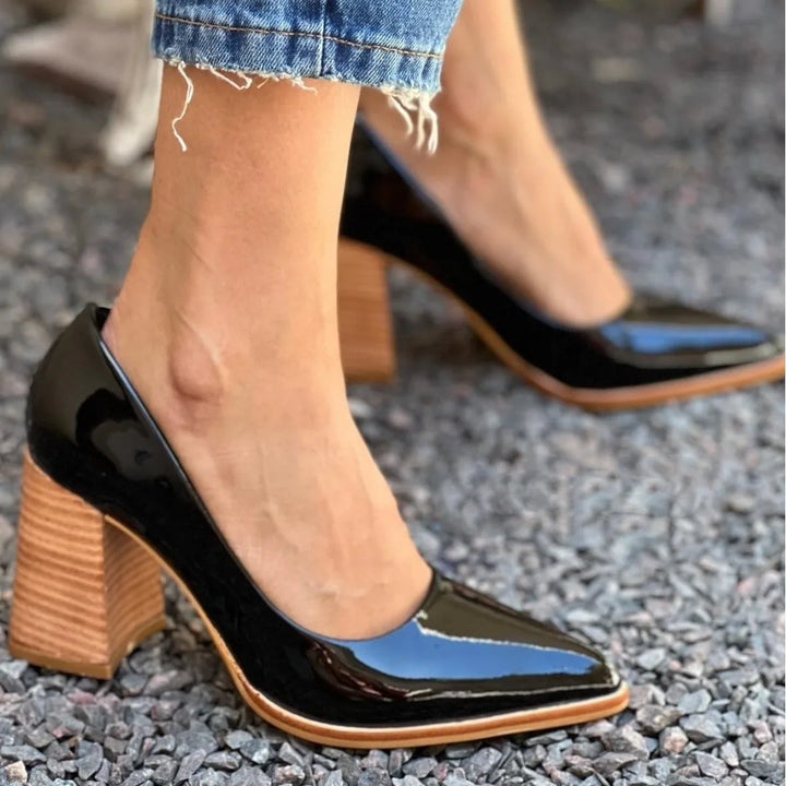 POINTED TOE PUMP WITH GEOMETRIC HEEL