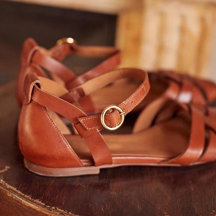 LOW SANDAL WITH STRAP
