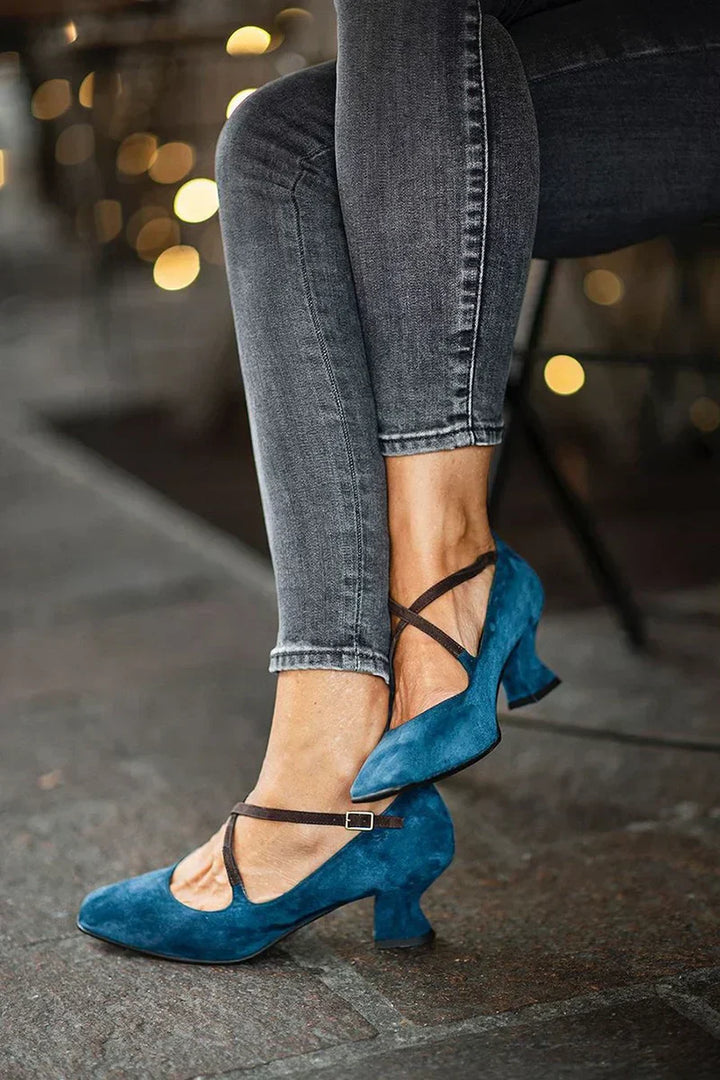 CROSS-STRAP PUMPS