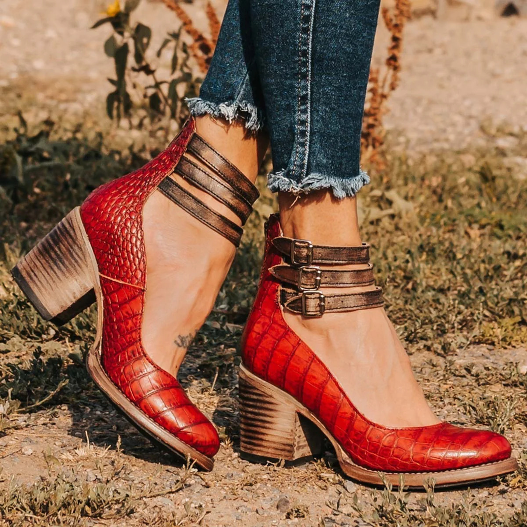HEEL WITH STRAPS