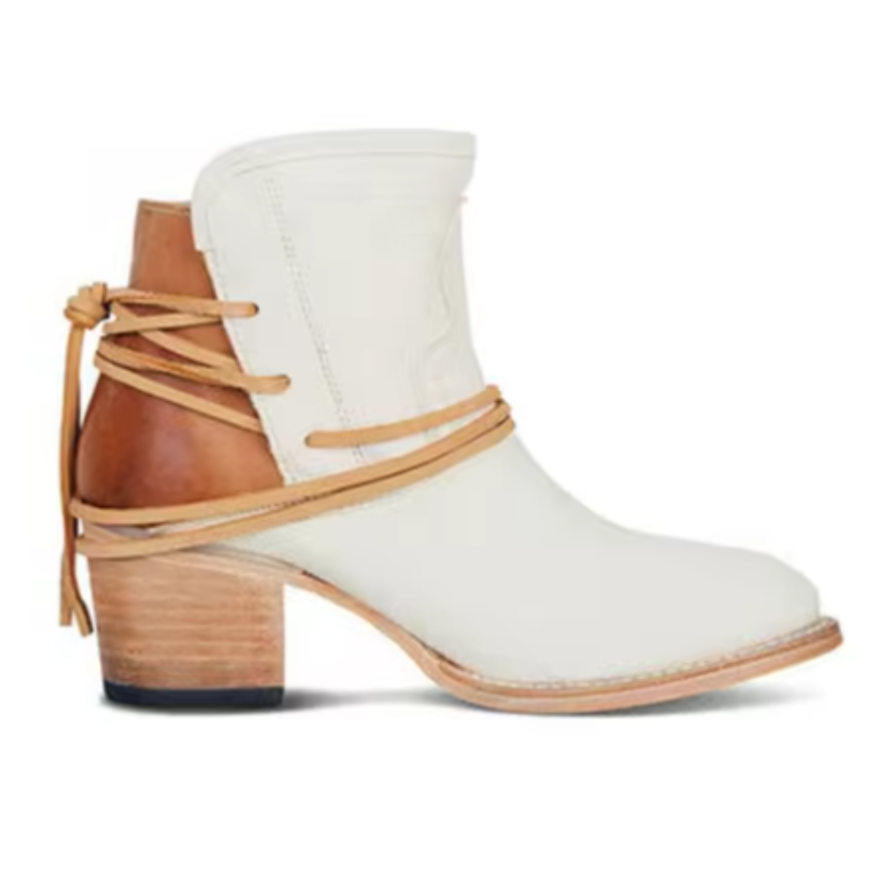 COUNTRY BOOTS WITH HEEL AND LACE DETAIL